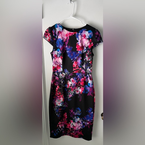 Betsey Johnson Dresses & Skirts - Betsey Johnson Floral Print Stretch Midi Sheath Dress sz 4
